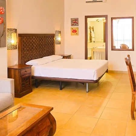 Zahara Sol Y By Qhotels *
