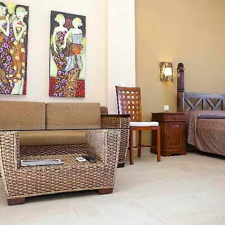 Zahara Sol Y By Qhotels